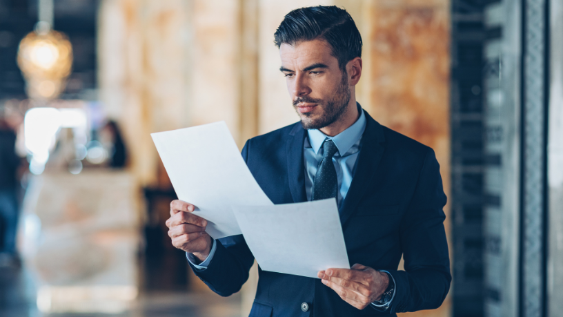 Um guia de Andrey de Oliveira Pontes para transformar a viagem solo em uma experiência segura e cheia de autoconfiança.