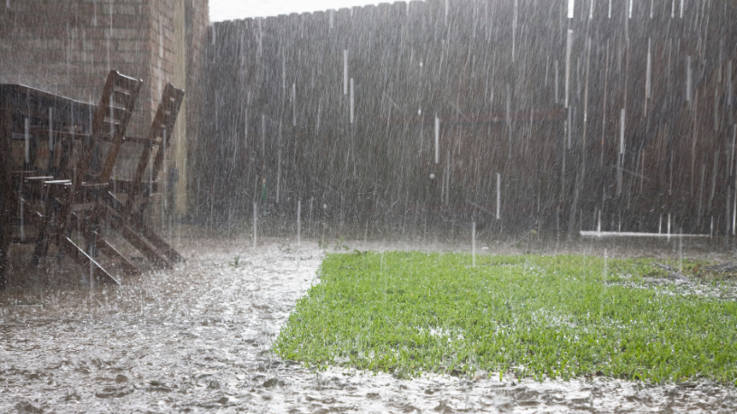 Fortaleza registra manhã chuvosa e cenário de tempo instável na capital cearense