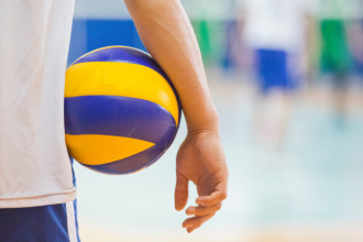 No ambiente empresarial, o voleibol inspira liderança colaborativa e fortalece o espírito de equipe, como ressalta Alfredo Moreira Filho.