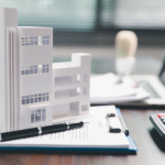 A inovação construtiva no mercado imobiliário aponta para um futuro baseado em desempenho e eficiência. Alex Nabuco Dos Santos analisa como essa tendência impacta a valorização.