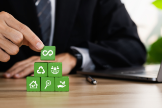 No cenário da construção sustentável, Valderci Malagosini Machado destaca como a economia circular na fabricação de artefatos de cimento transforma resíduos em estratégia inteligente de negócio e vantagem competitiva.