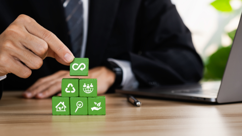 No cenário da construção sustentável, Valderci Malagosini Machado destaca como a economia circular na fabricação de artefatos de cimento transforma resíduos em estratégia inteligente de negócio e vantagem competitiva.