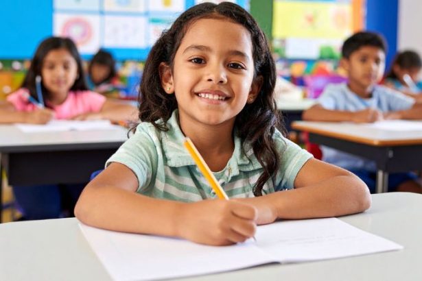 Educação estratégica e economia política no discurso de Lula no Ceará: análise de um balanço de prioridades nacionais